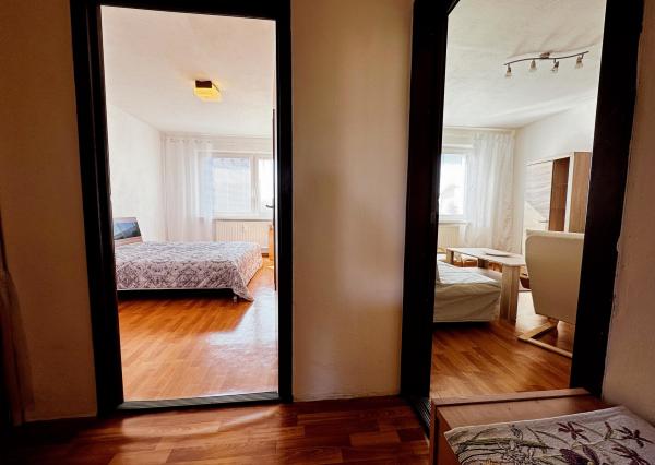 Na Predaj priestranný 4-izbový byt s výmerou 79,8 m² centrum