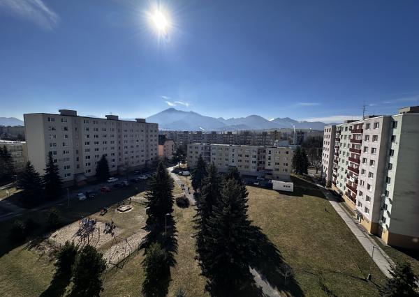 Na Predaj priestranný 4-izbový byt s výmerou 79,8 m² centrum