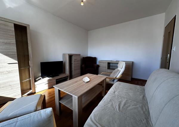 Na Predaj priestranný 4-izbový byt s výmerou 79,8 m² centrum