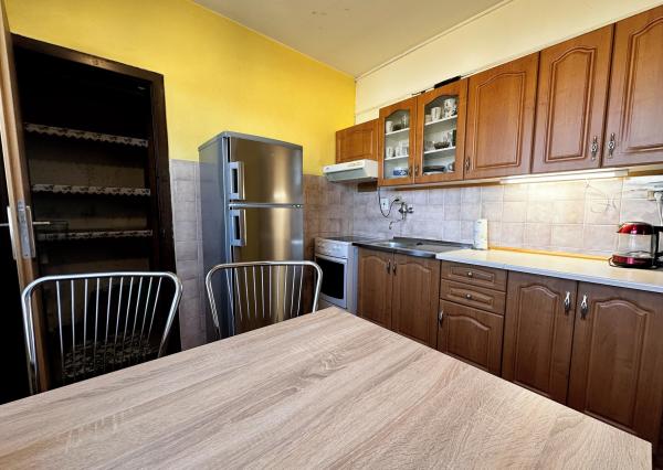 Na Predaj priestranný 4-izbový byt s výmerou 79,8 m² centrum