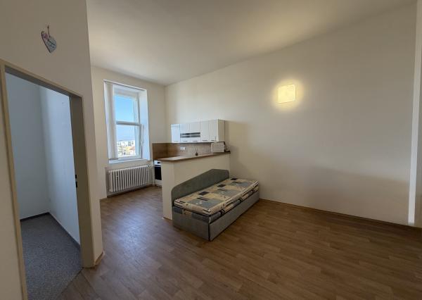 Na prenájom 2- izbový byt v Liptovskom Mikuláši