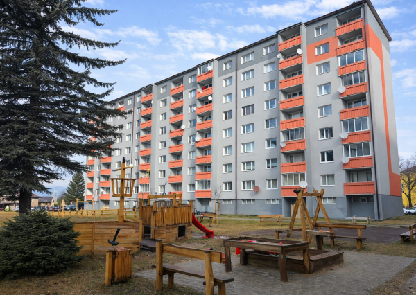 Priestranný 3-izbový byt v Liptovskom Hrádku na predaj