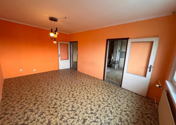 Priestranný 3-izbový byt v Liptovskom Hrádku na predaj