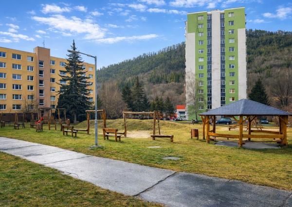 Priestranný 3-izbový byt v Liptovskom Hrádku na predaj