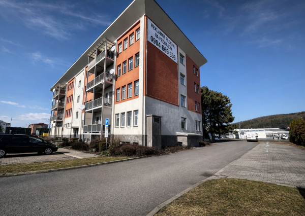 Prenájom Útulný 2-izbový byt s balkónom a parkovacím miestom