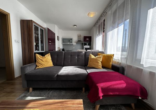 Prenájom Útulný 2-izbový byt s balkónom a parkovacím miestom