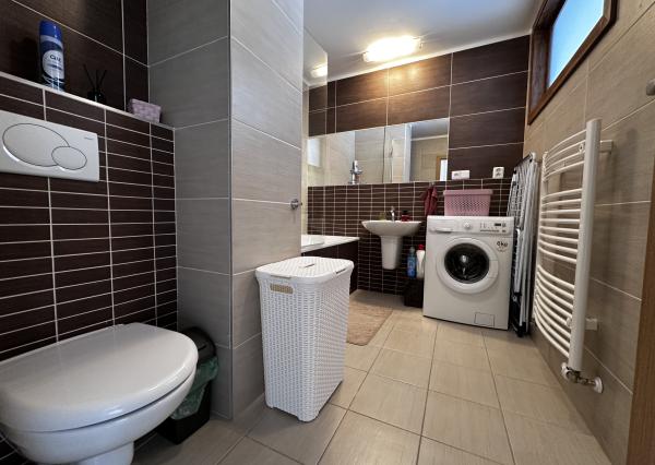 Prenájom Útulný 2-izbový byt s balkónom a parkovacím miestom