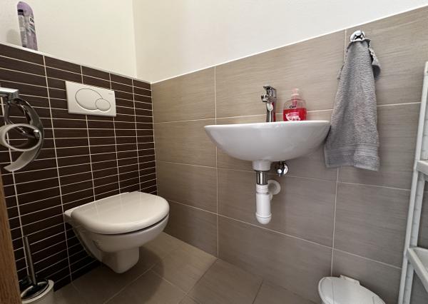 Prenájom Útulný 2-izbový byt s balkónom a parkovacím miestom