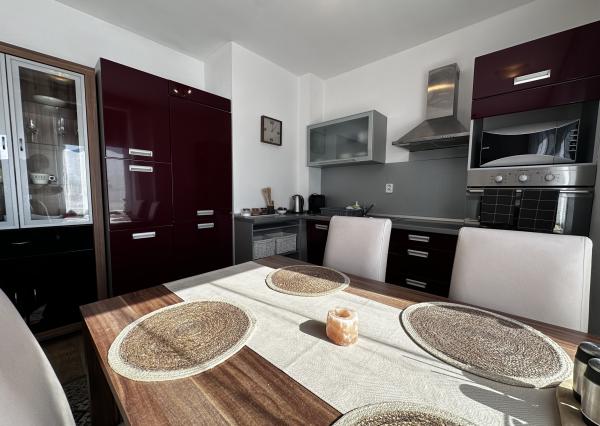 Prenájom Útulný 2-izbový byt s balkónom a parkovacím miestom