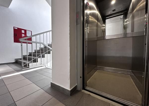 Prenájom Útulný 2-izbový byt s balkónom a parkovacím miestom