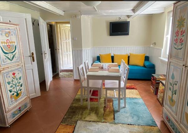 Chatka pri zjazdovke v Jasnej + 2 parkovacie miesta