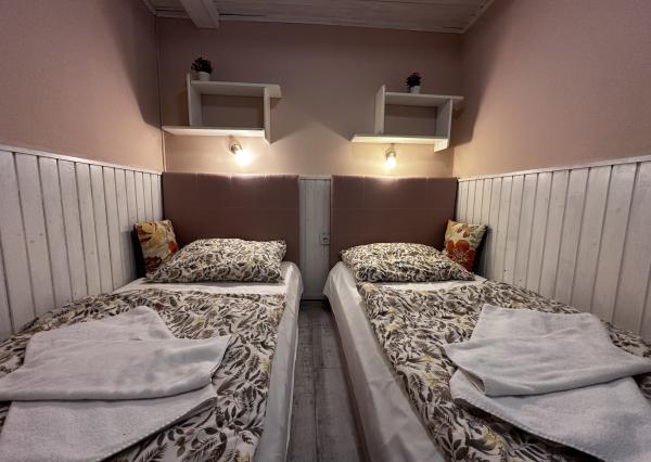 Chatka pri zjazdovke v Jasnej + 2 parkovacie miesta