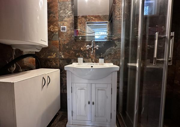 Chatka pri zjazdovke v Jasnej + 2 parkovacie miesta