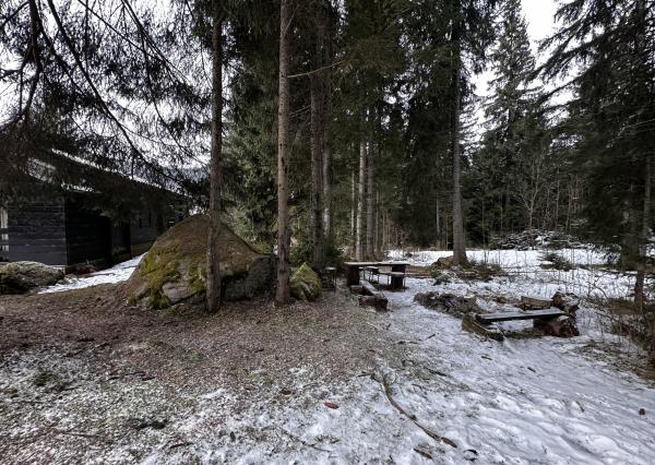 Chatka pri zjazdovke v Jasnej + 2 parkovacie miesta