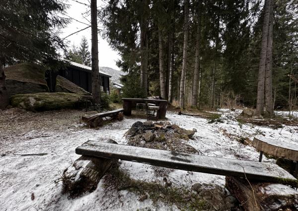 Chatka pri zjazdovke v Jasnej + 2 parkovacie miesta