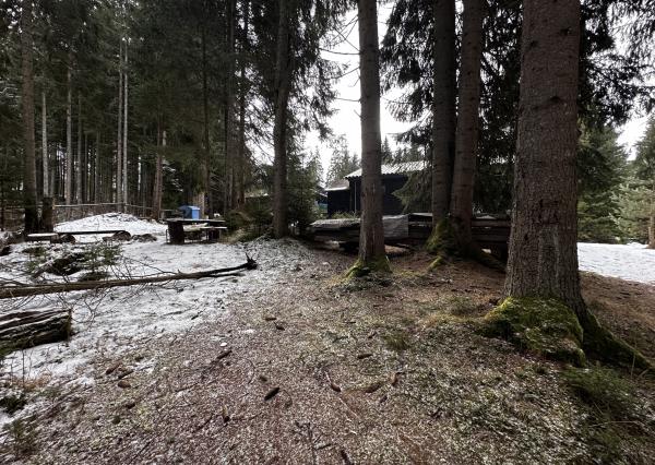 Chatka pri zjazdovke v Jasnej + 2 parkovacie miesta