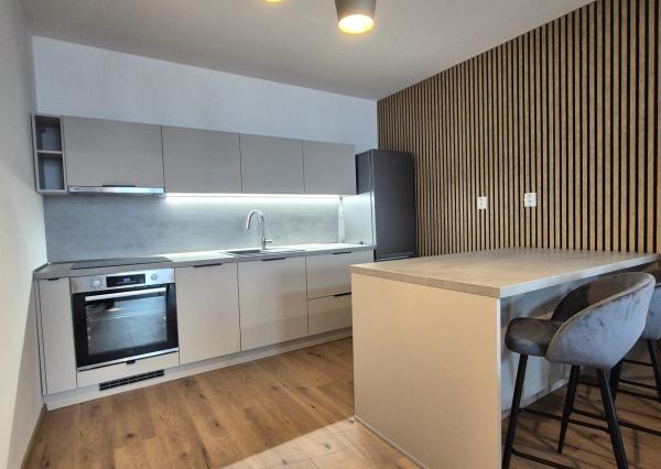 Dvojizbový kompletne zariadený byt v novostavbe v L.Hrádku