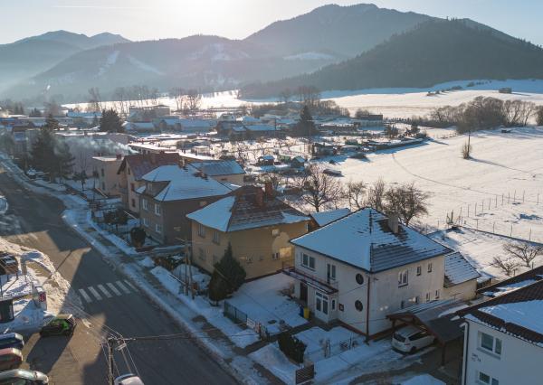 Rodinný Dom + veľký pozemok, výborná poloha /Liptovský Ján/