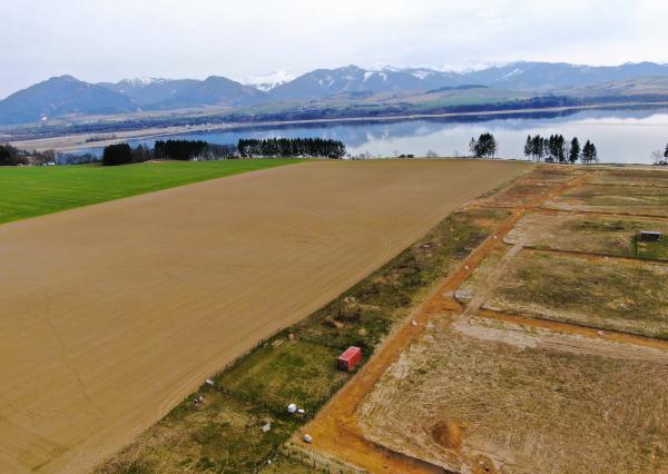 Slnečný stavebný pozemok s výhľadom na Tatry – Liptov