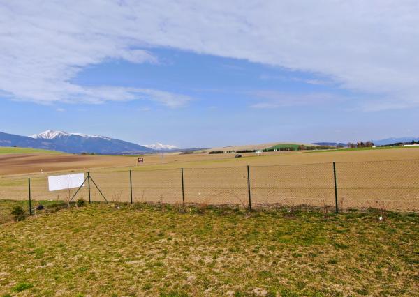 Slnečný stavebný pozemok s výhľadom na Tatry – Liptov