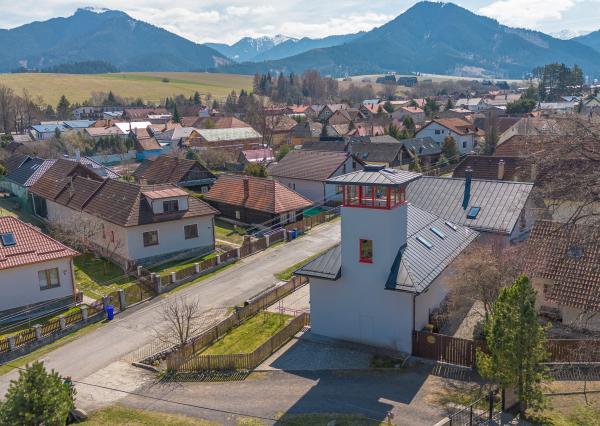 Štýlové bývanie – Unikátny rodinný dom s vežou, aký nemá nikto