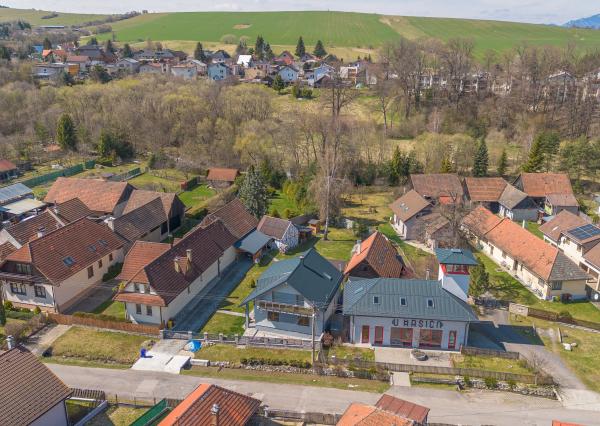 Štýlové bývanie – Unikátny rodinný dom s vežou, aký nemá nikto