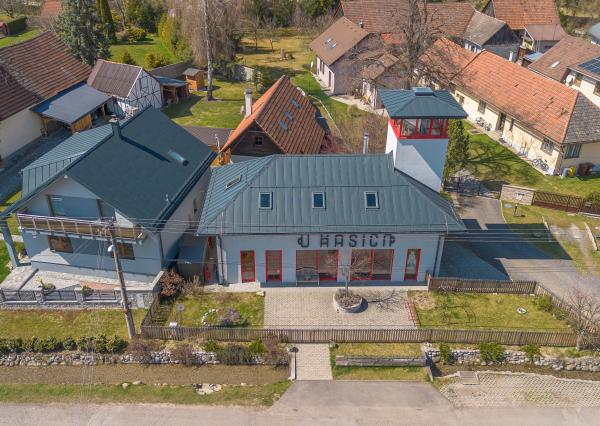 Štýlové bývanie – Unikátny rodinný dom s vežou, aký nemá nikto