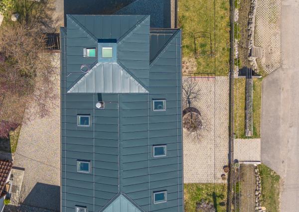 Štýlové bývanie – Unikátny rodinný dom s vežou, aký nemá nikto