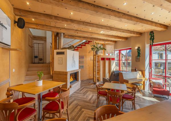 Zabehnutý bar s apartmánom a vlastnou vyhliadkovou vežou