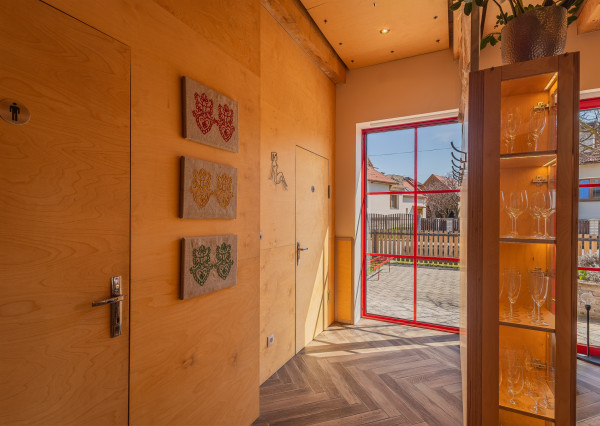 Zabehnutý bar s apartmánom a vlastnou vyhliadkovou vežou