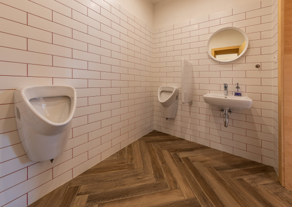 Zabehnutý bar s apartmánom a vlastnou vyhliadkovou vežou