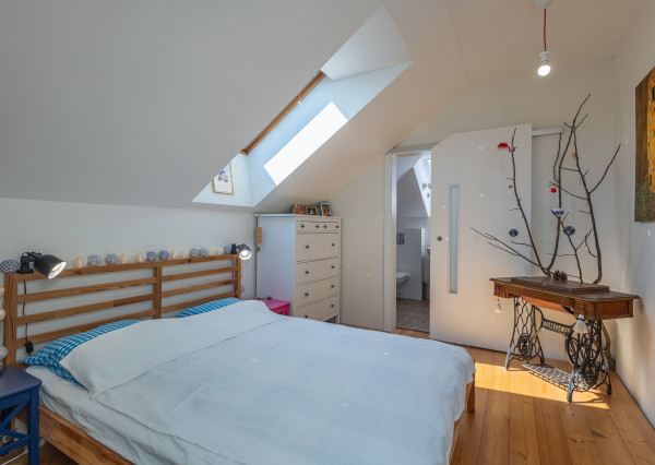 Zabehnutý bar s apartmánom a vlastnou vyhliadkovou vežou