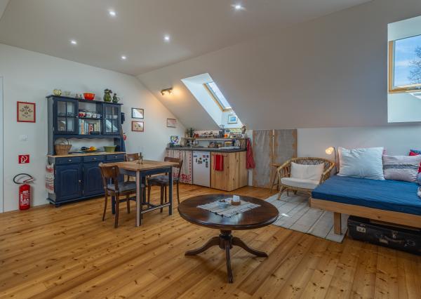 Zabehnutý bar s apartmánom a vlastnou vyhliadkovou vežou