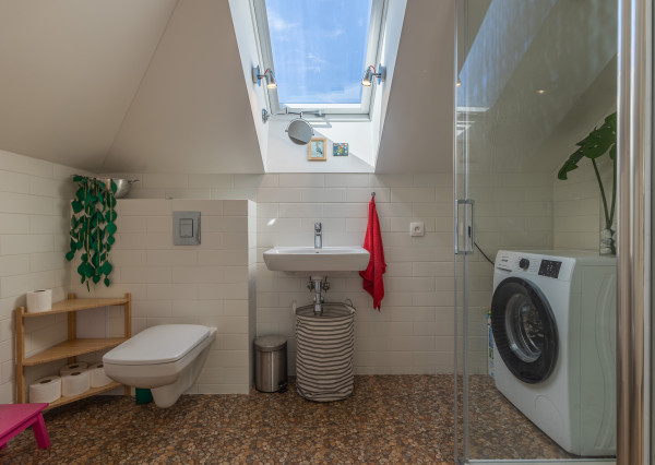 Zabehnutý bar s apartmánom a vlastnou vyhliadkovou vežou