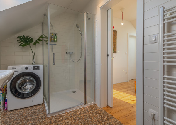 Zabehnutý bar s apartmánom a vlastnou vyhliadkovou vežou