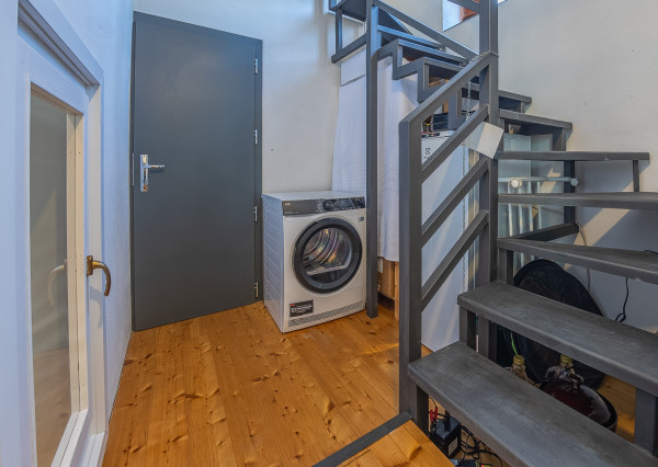 Zabehnutý bar s apartmánom a vlastnou vyhliadkovou vežou