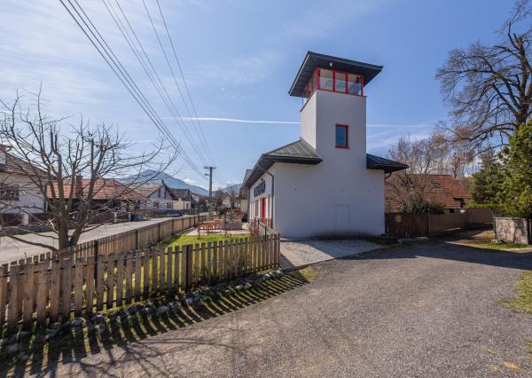 Zabehnutý bar s apartmánom a vlastnou vyhliadkovou vežou