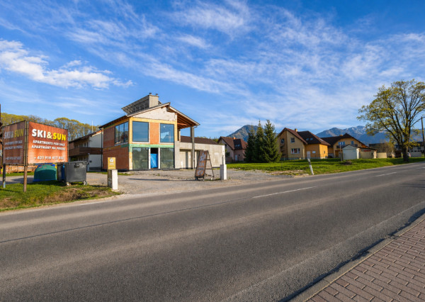 EXKLUZÍVNY DOM S TERASOU 120 m² NA HLAVNEJ CESTE DO JASNEJ