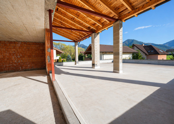 EXKLUZÍVNY DOM S TERASOU 120 m² NA HLAVNEJ CESTE DO JASNEJ