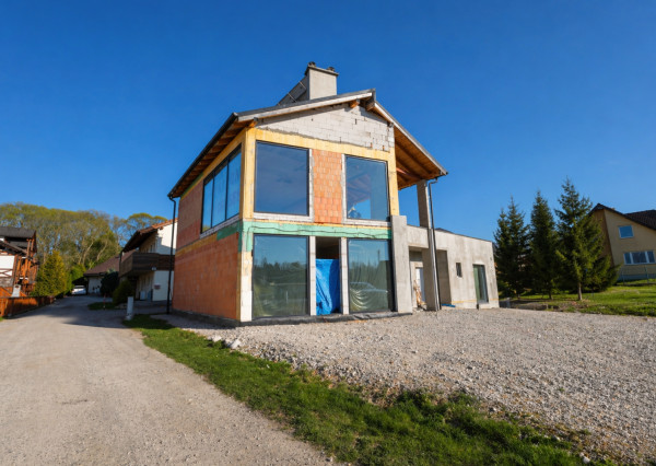 EXKLUZÍVNY DOM S TERASOU 120 m² NA HLAVNEJ CESTE DO JASNEJ