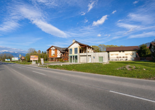 EXKLUZÍVNY DOM S TERASOU 120 m² NA HLAVNEJ CESTE DO JASNEJ