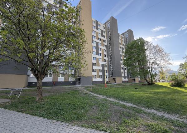 REZERVOVANÉ - Na predaj 1-izbový byt s dvoma loggiami – Roveň, Ružomberok