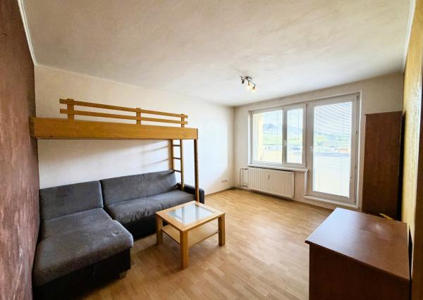 REZERVOVANÉ - Na predaj 1-izbový byt s dvoma loggiami – Roveň, Ružomberok