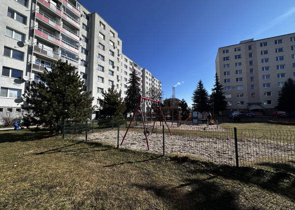 REZERVOVANÉ NA PREDAJ Priestranný 4-izbový byt s výmerou 79,8 m² centrum