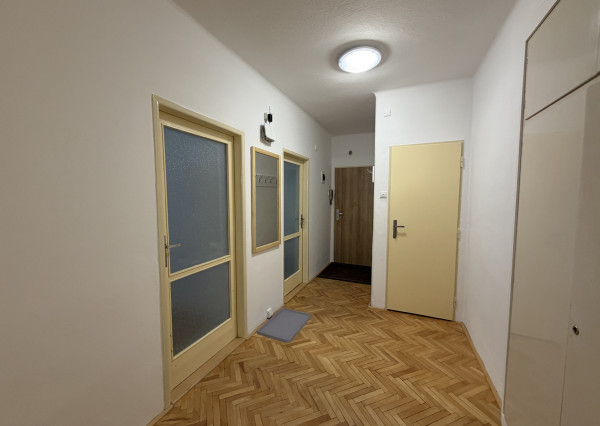 REZERVOVANÉ - Na prenájom 1-izbový byt s balkónom-Ružomberok