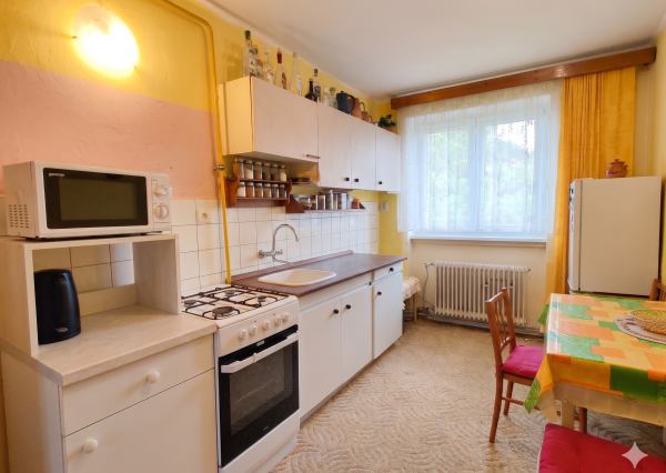 2-IZBOVÝ BYT S BALKÓNOM a GARÁŽOU – LIPTOVSKÝ PETER