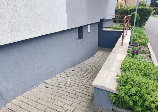 2-IZBOVÝ BYT S BALKÓNOM a GARÁŽOU – LIPTOVSKÝ PETER