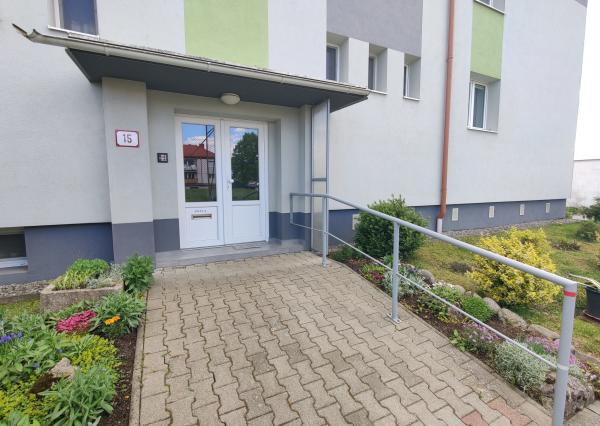2-IZBOVÝ BYT S BALKÓNOM a GARÁŽOU – LIPTOVSKÝ PETER
