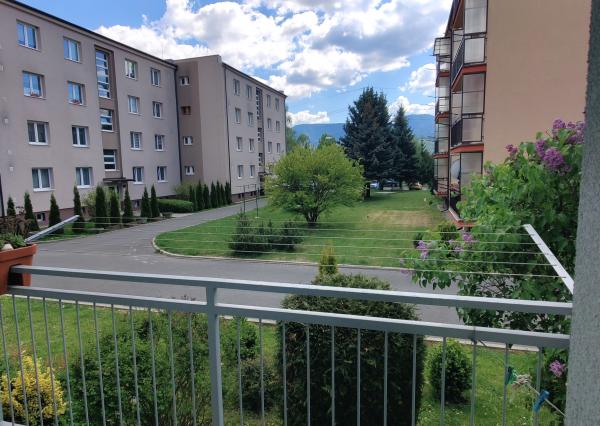 2-IZBOVÝ BYT S BALKÓNOM a GARÁŽOU – LIPTOVSKÝ PETER