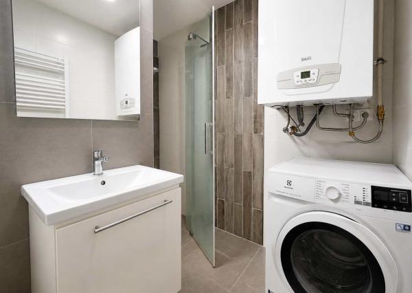 MODERNÝ 2-IZBOVÝ BYT S PARKOVACÍM MIESTOM V CENTRE LIPTOVSKÉHO MIKULÁŠA